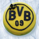 BVB Torte mit Fondantüberzug und Fondant Fußballschuhen